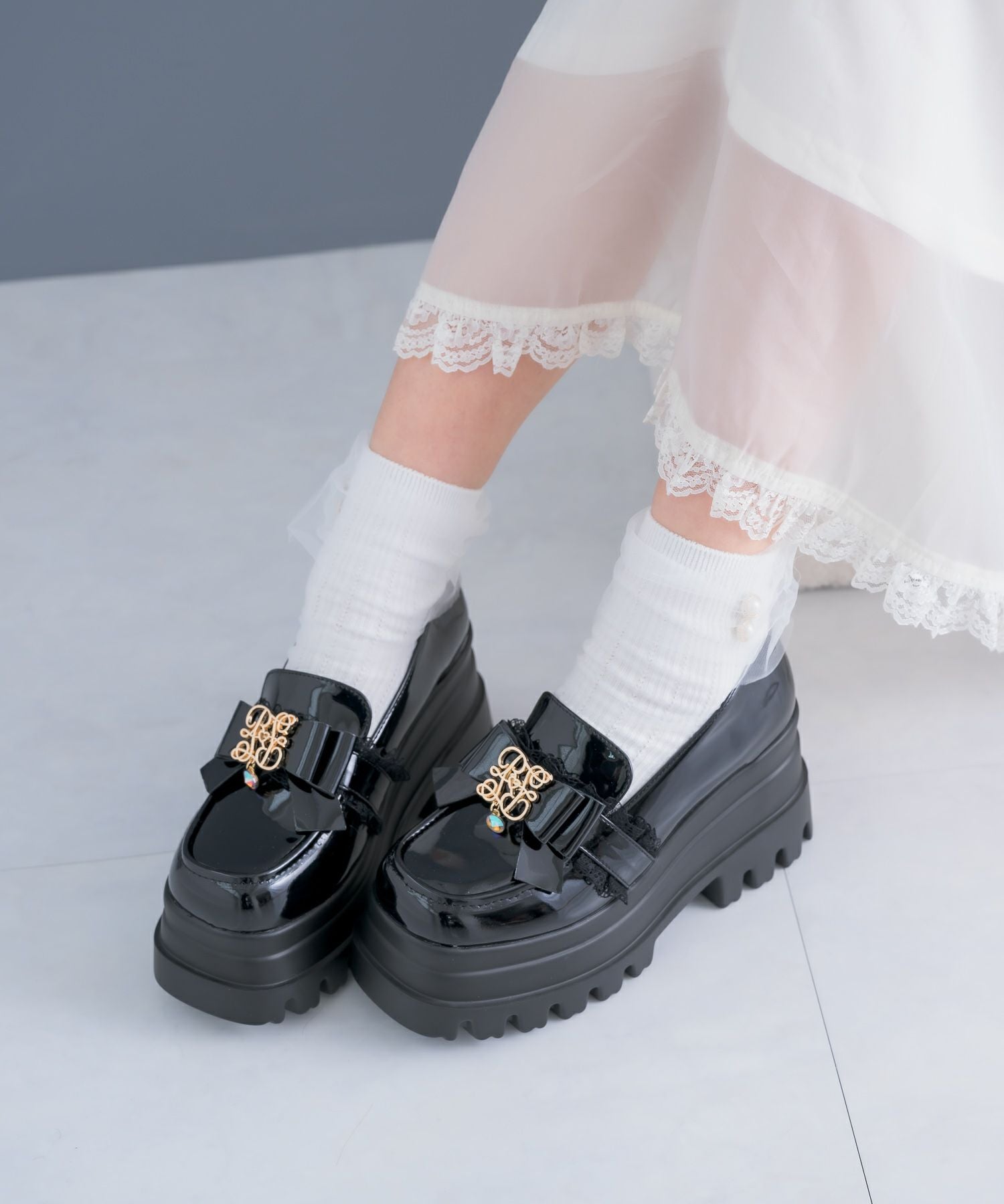 TOCCA　エナメル リボン付き 厚底ローファー モノグラムリボン厚底ローファー | Rlab store