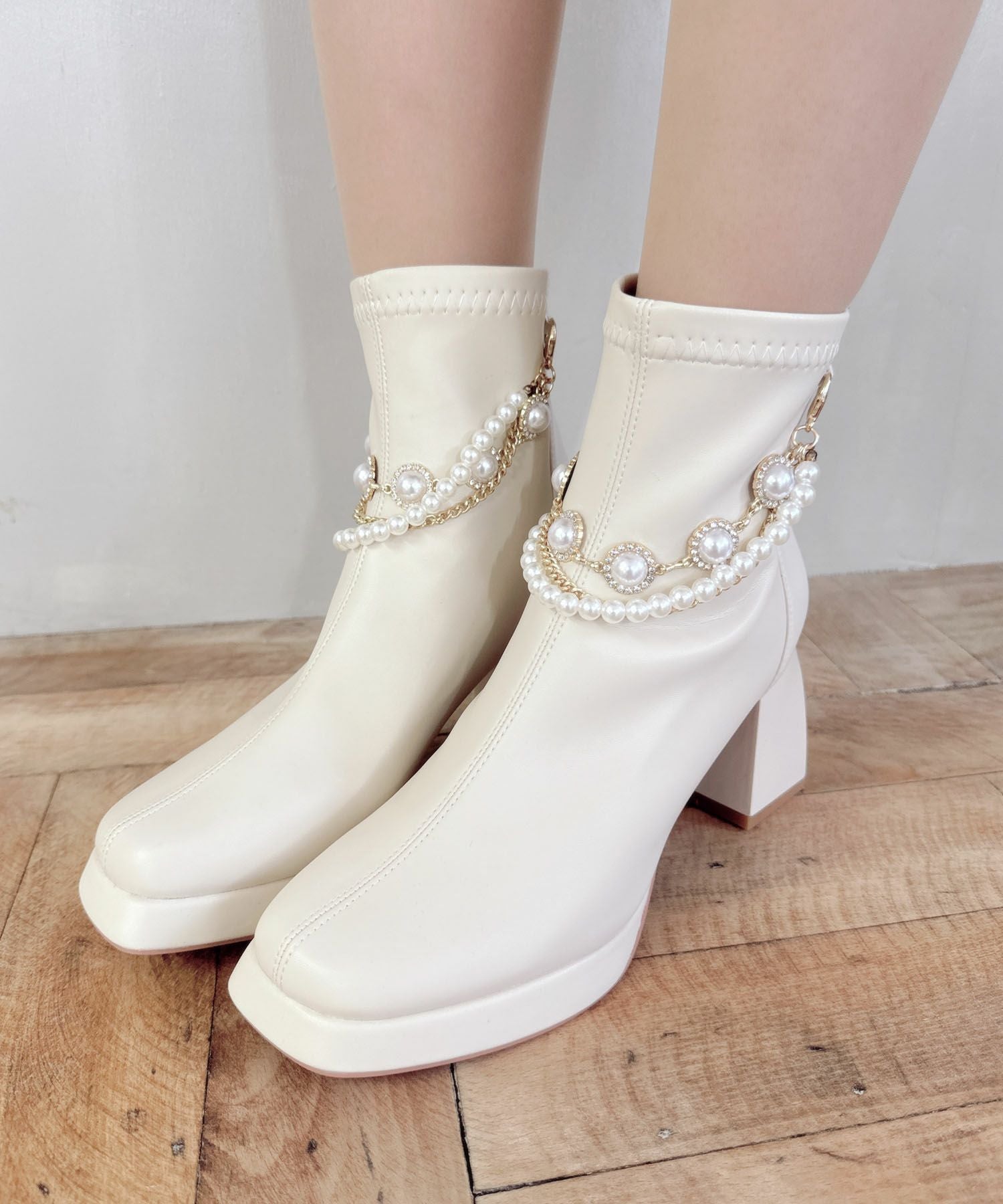 ♡あんず　ビジュー付ショートブーツ♡ ビジューチェーン付きショートブーツ | Rlab store