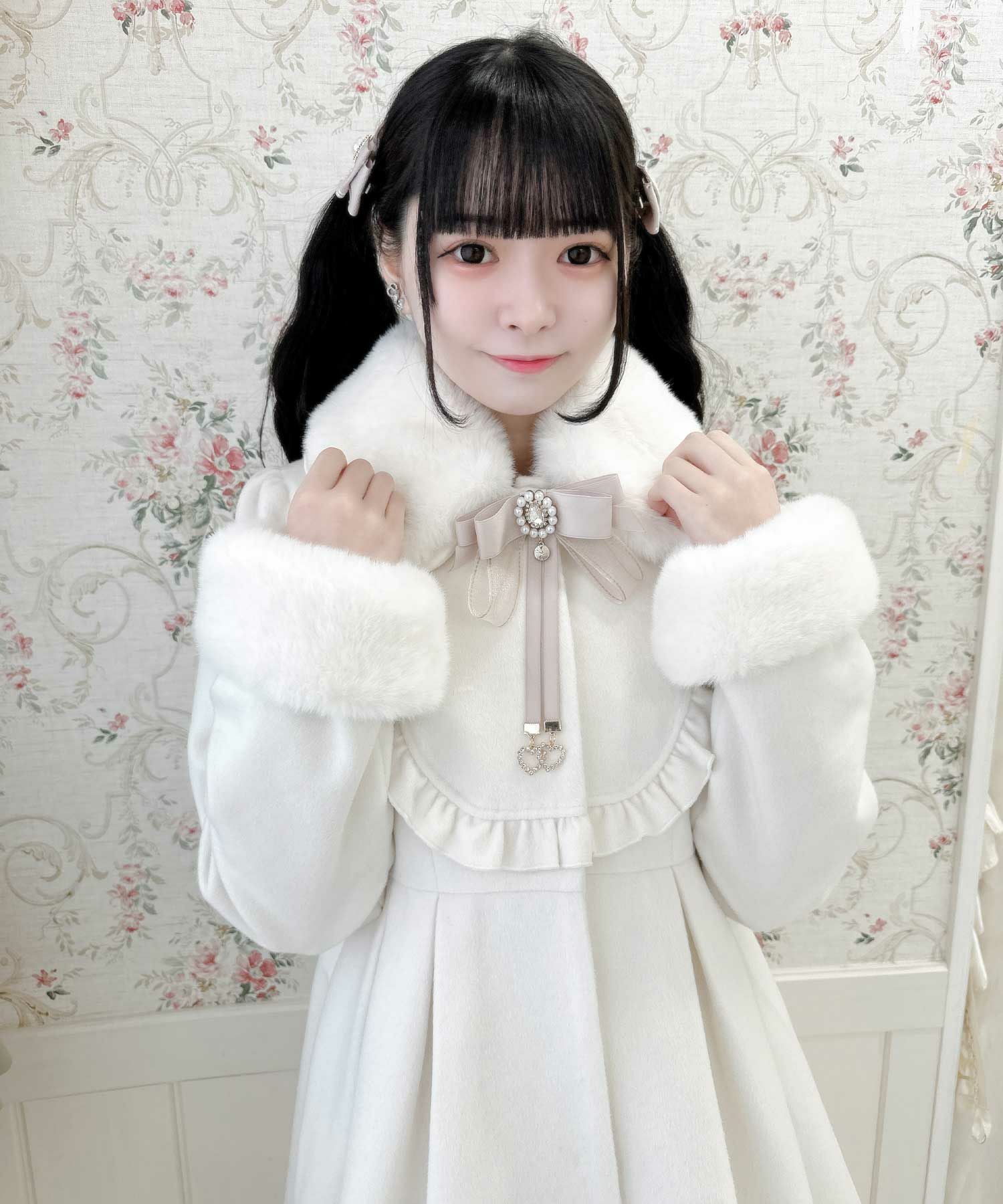 ブローチ付ドーリーコート | Rlab store