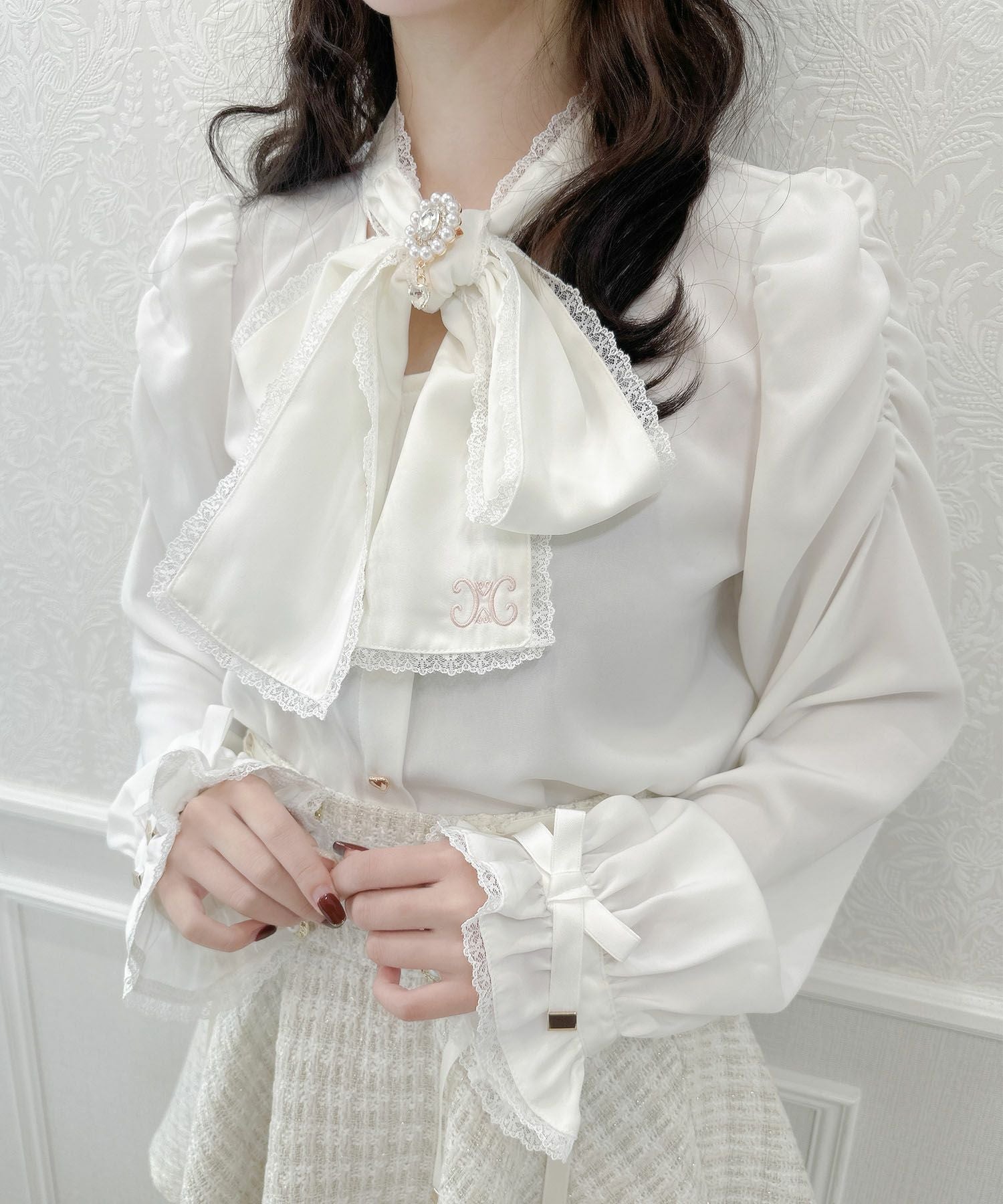 ボウタイ刺繍入りブラウス | Rlab store