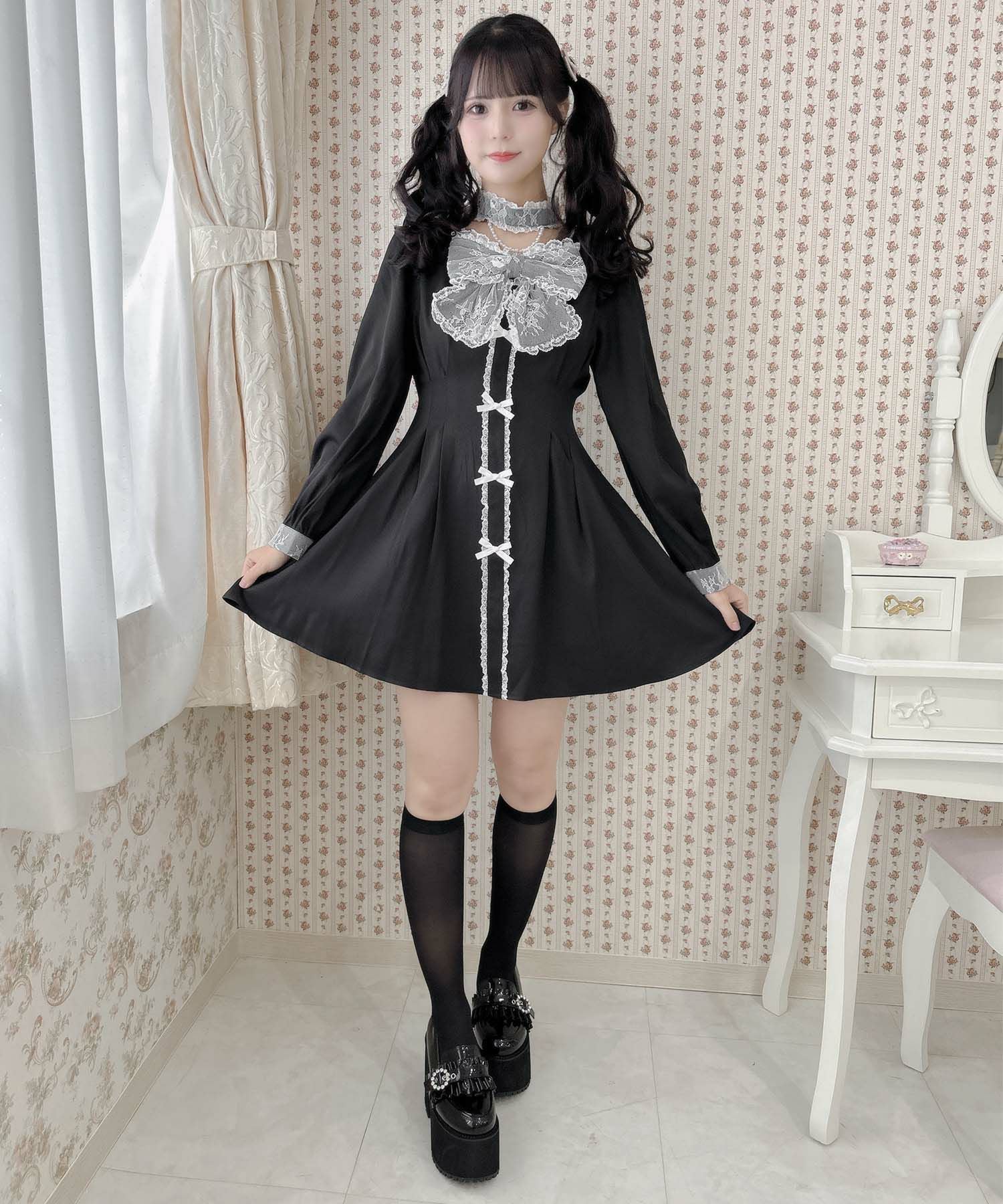 デコルテチャーム付きビッグリボンワンピース | Rlab store