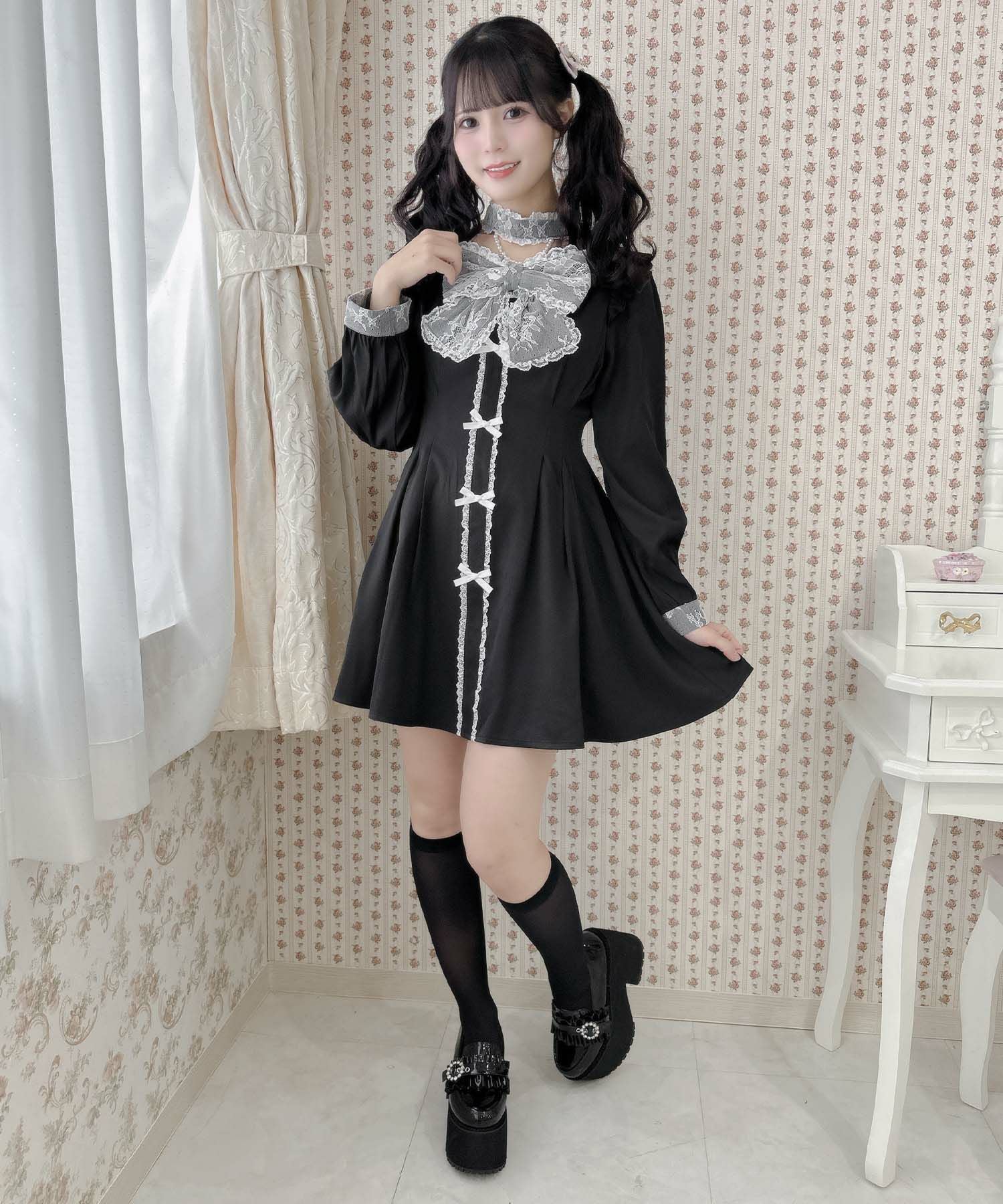 デコルテチャーム付きビッグリボンワンピース | Rlab store