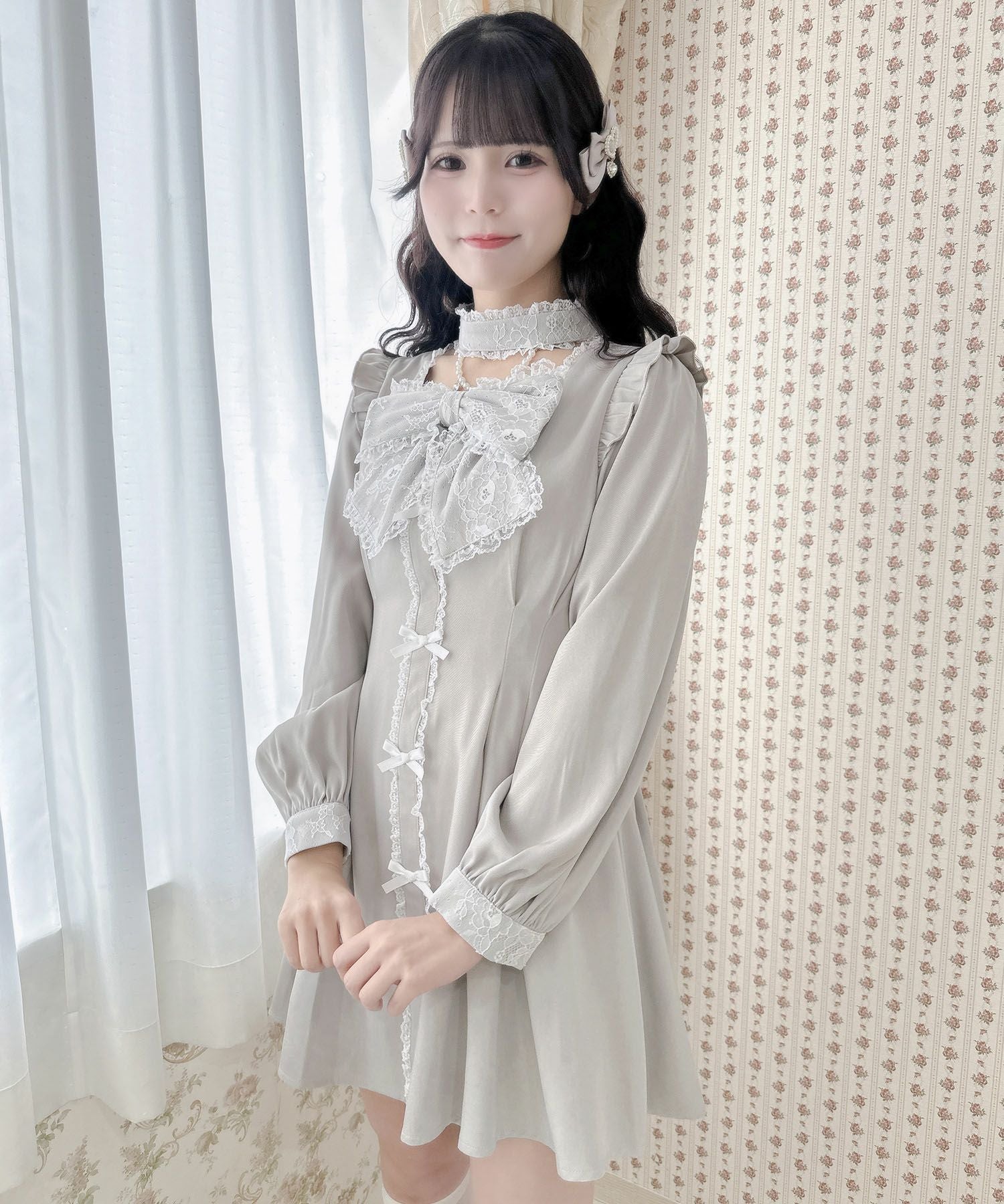 デコルテチャーム付きビッグリボンワンピース | Rlab store