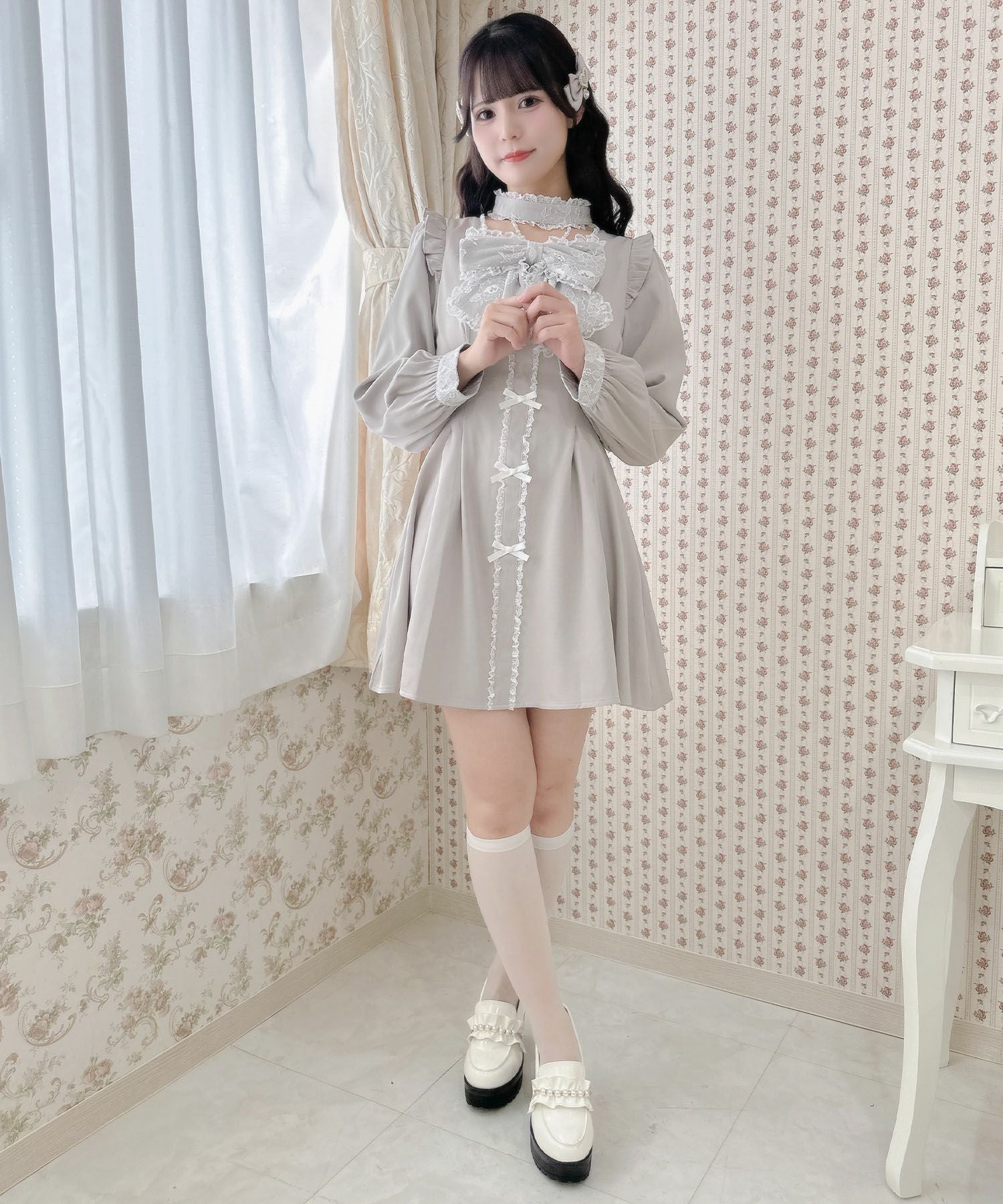 デコルテチャーム付きビッグリボンワンピース | Rlab store