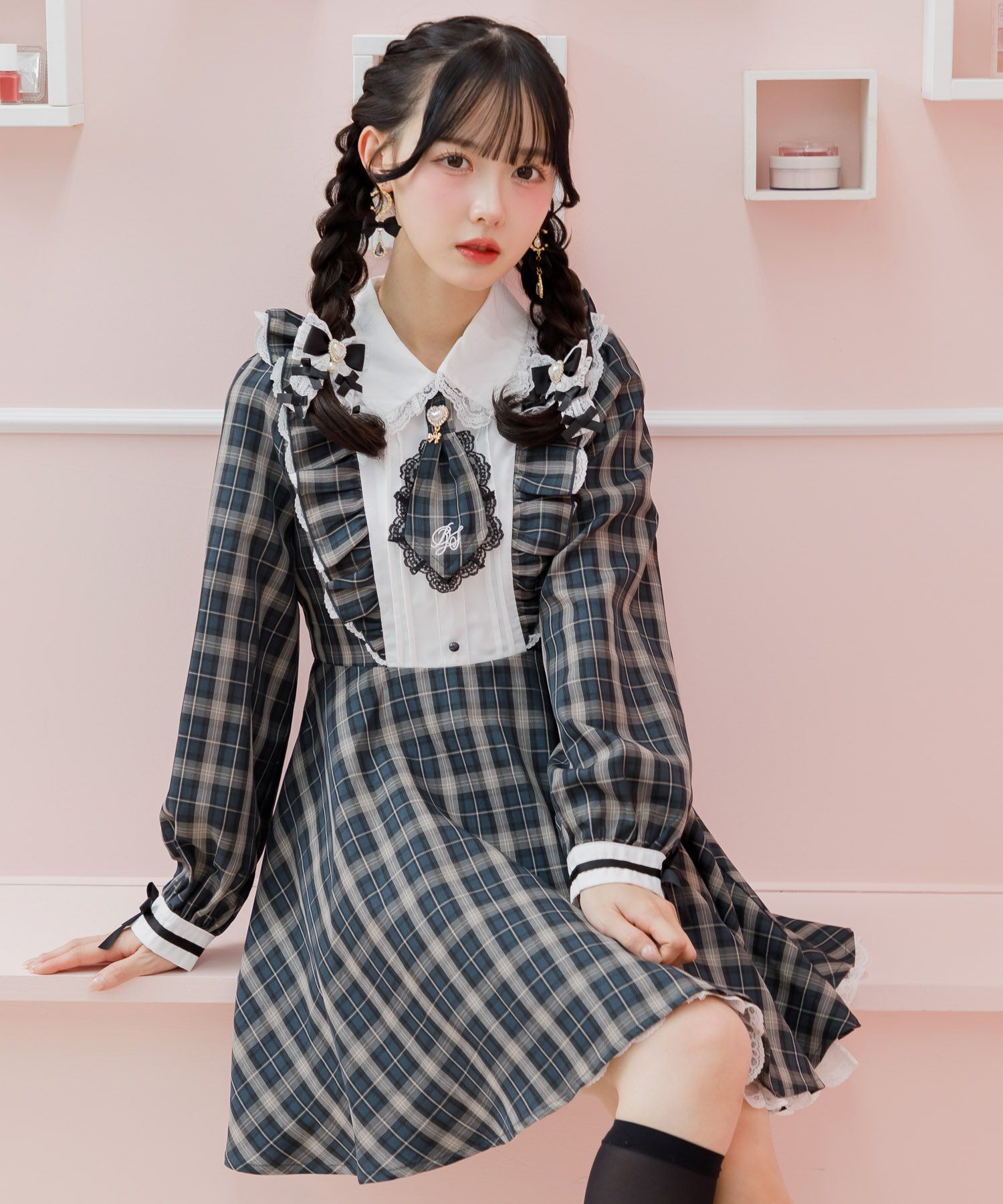 aliceauaa　黒 プリントデザイン　ビジュー付 タンクトップ ロゴ入りネクタイ付きスリーブデザインワンピース | Rlab store