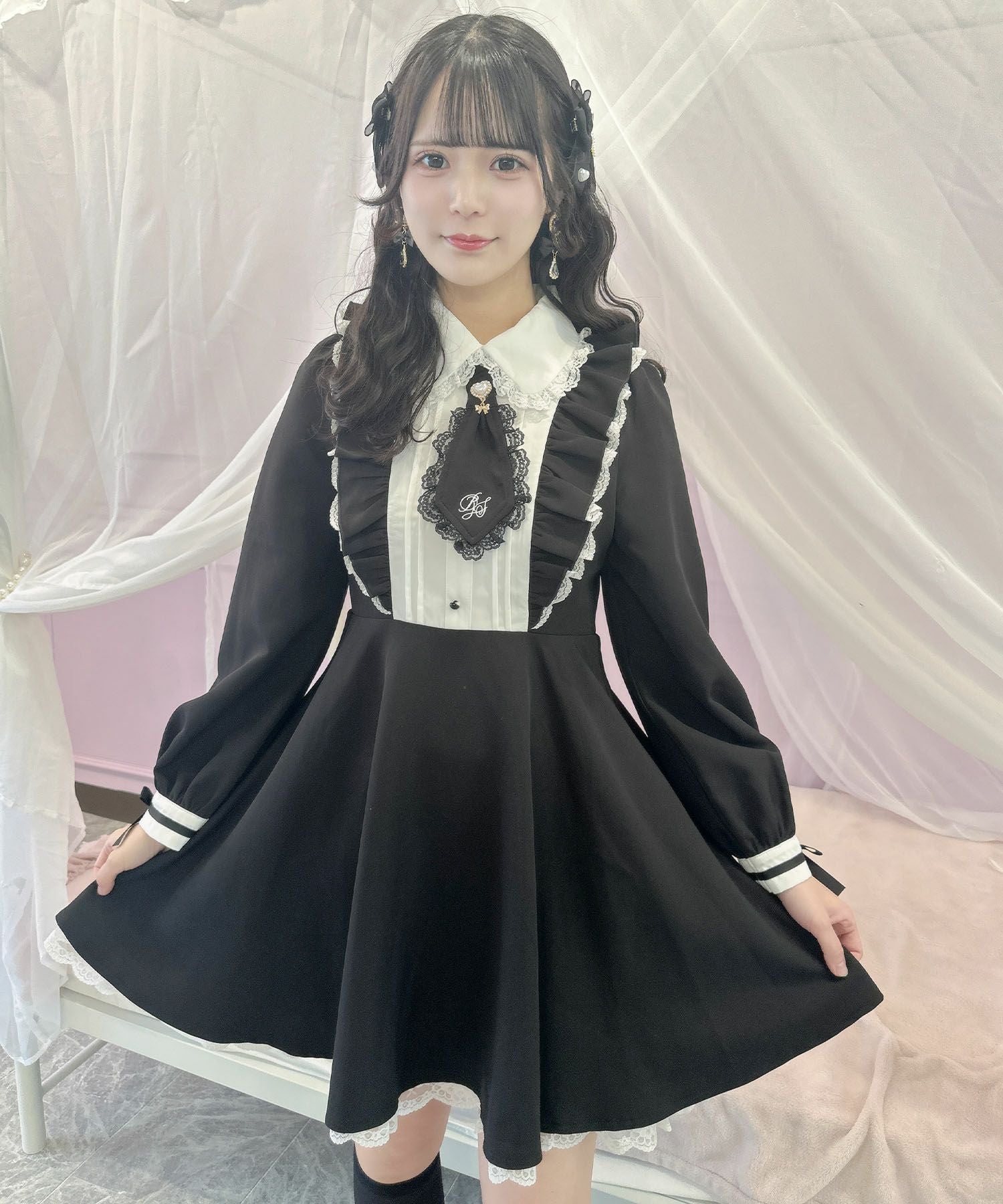 ロゴ入りネクタイ付きスリーブデザインワンピース | Rlab store