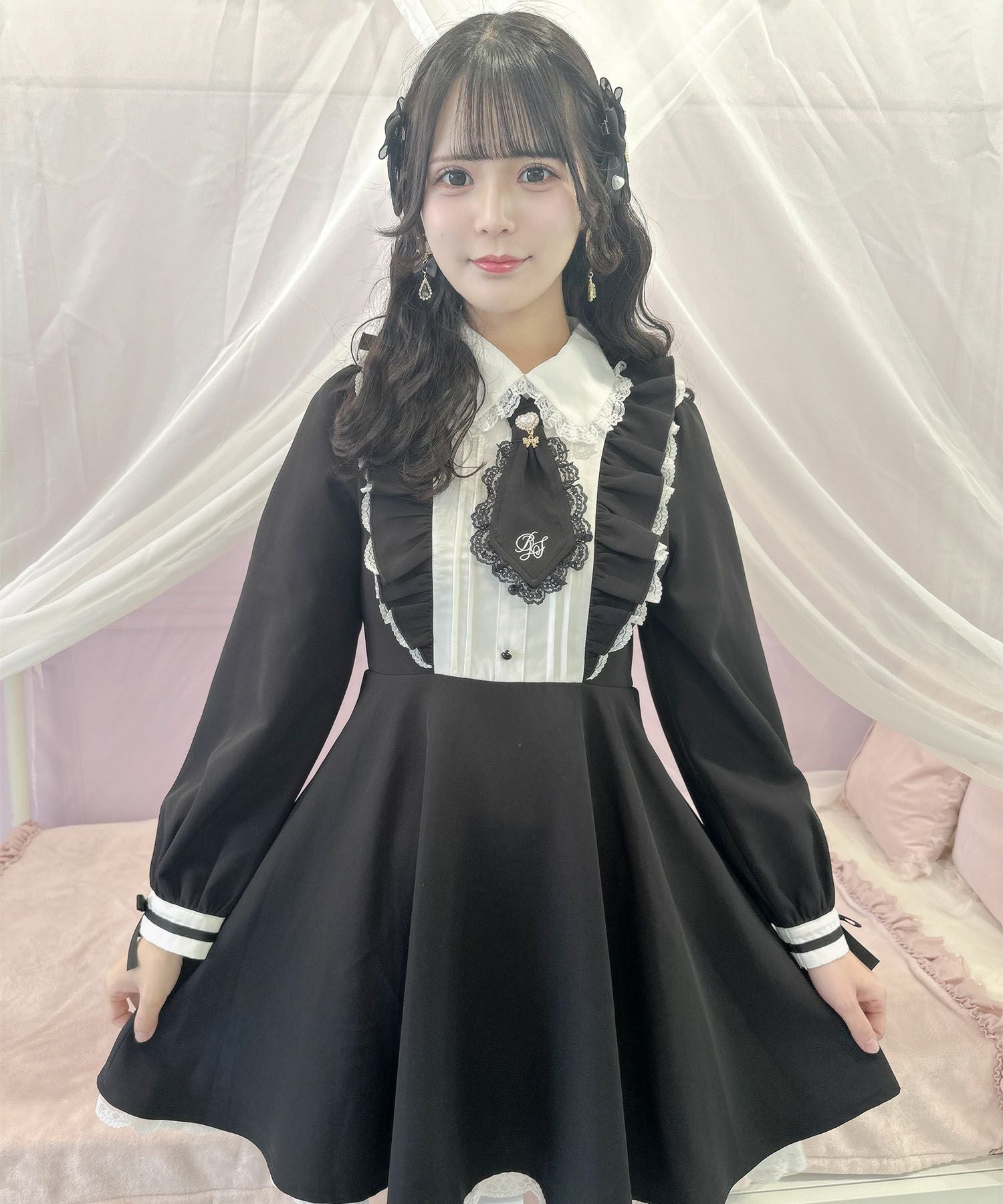 ロゴ入りネクタイ付きスリーブデザインワンピース | Rlab store