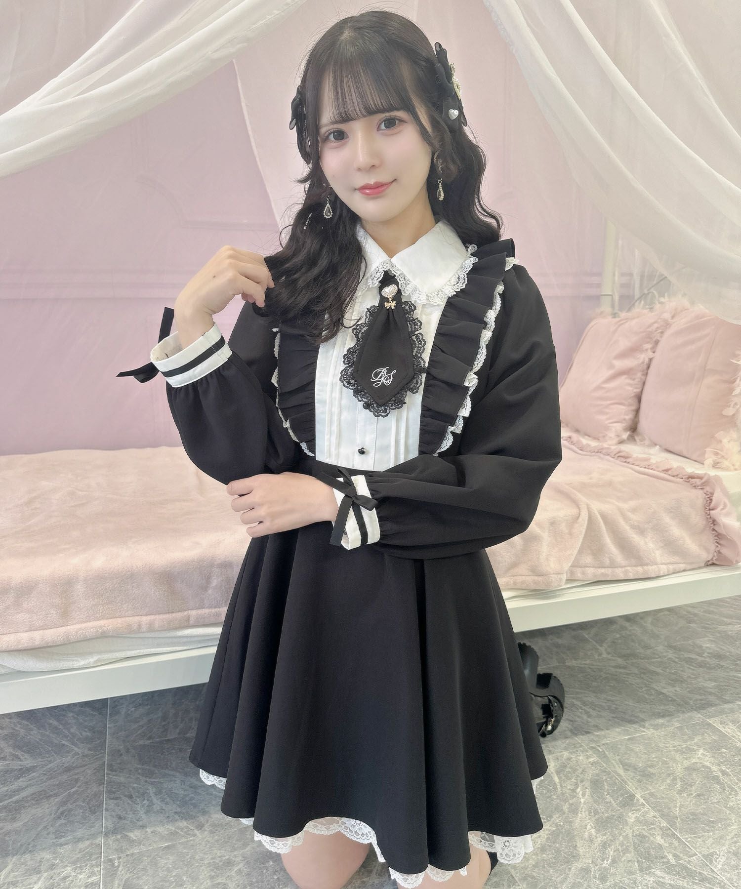 ロゴ入りネクタイ付きスリーブデザインワンピース | Rlab store