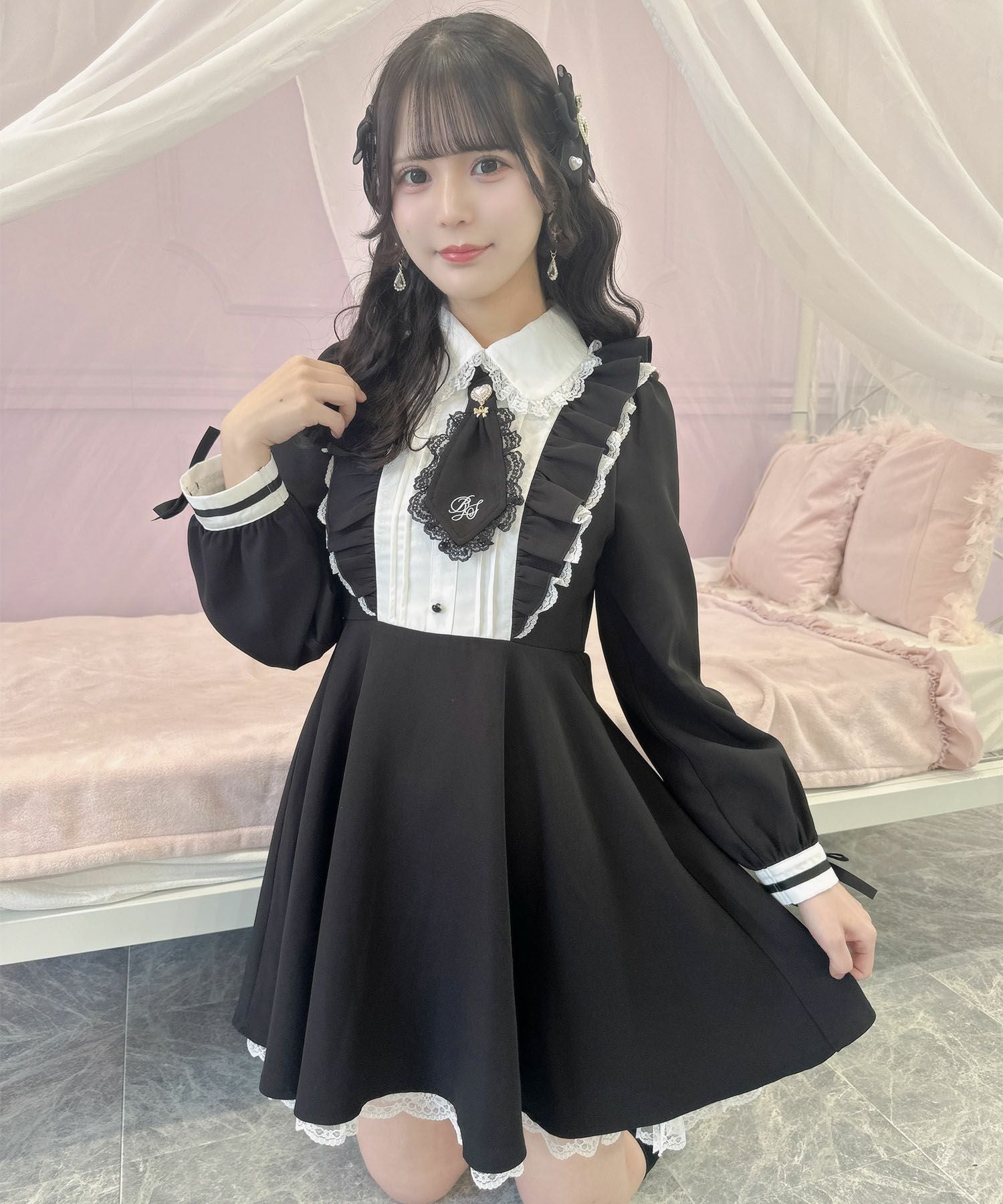 ロゴ入りネクタイ付きスリーブデザインワンピース | Rlab store