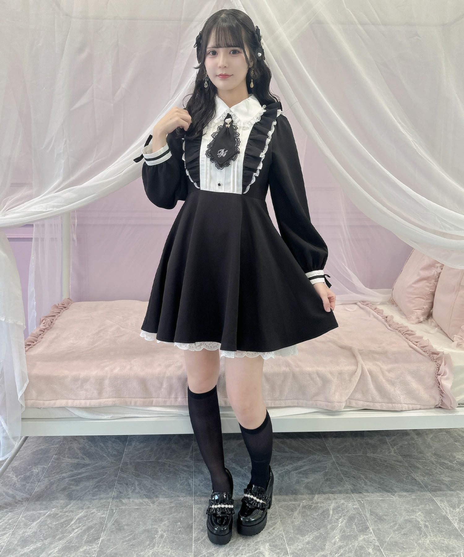 ロゴ入りネクタイ付きスリーブデザインワンピース | Rlab store