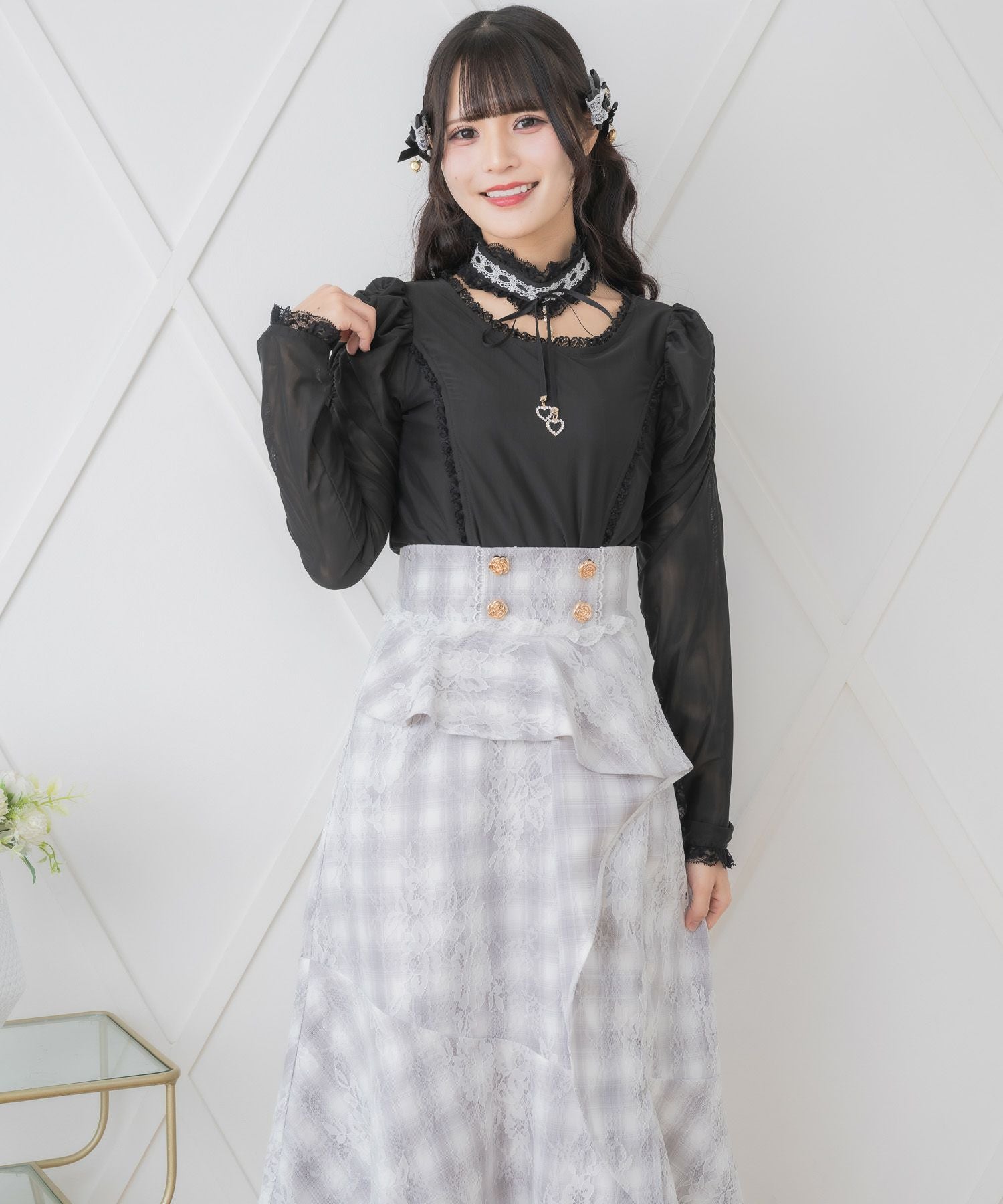 大人気♡ビジューにっと 店頭でも大人気のロゴビジューニット🥺 ⁡ 気温下がってきたので 沢山