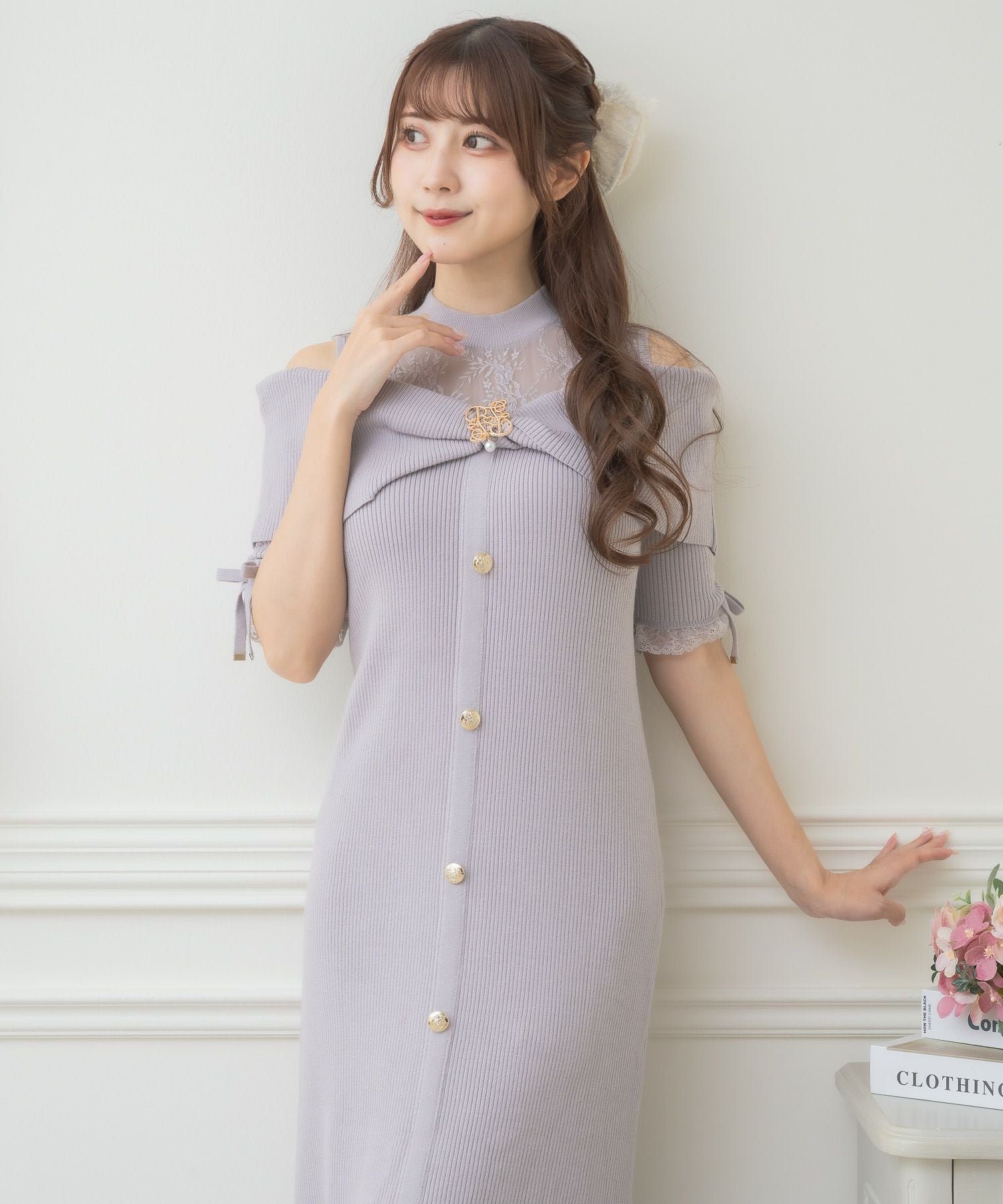 肩開きツイストリボンニットワンピース | Rlab store