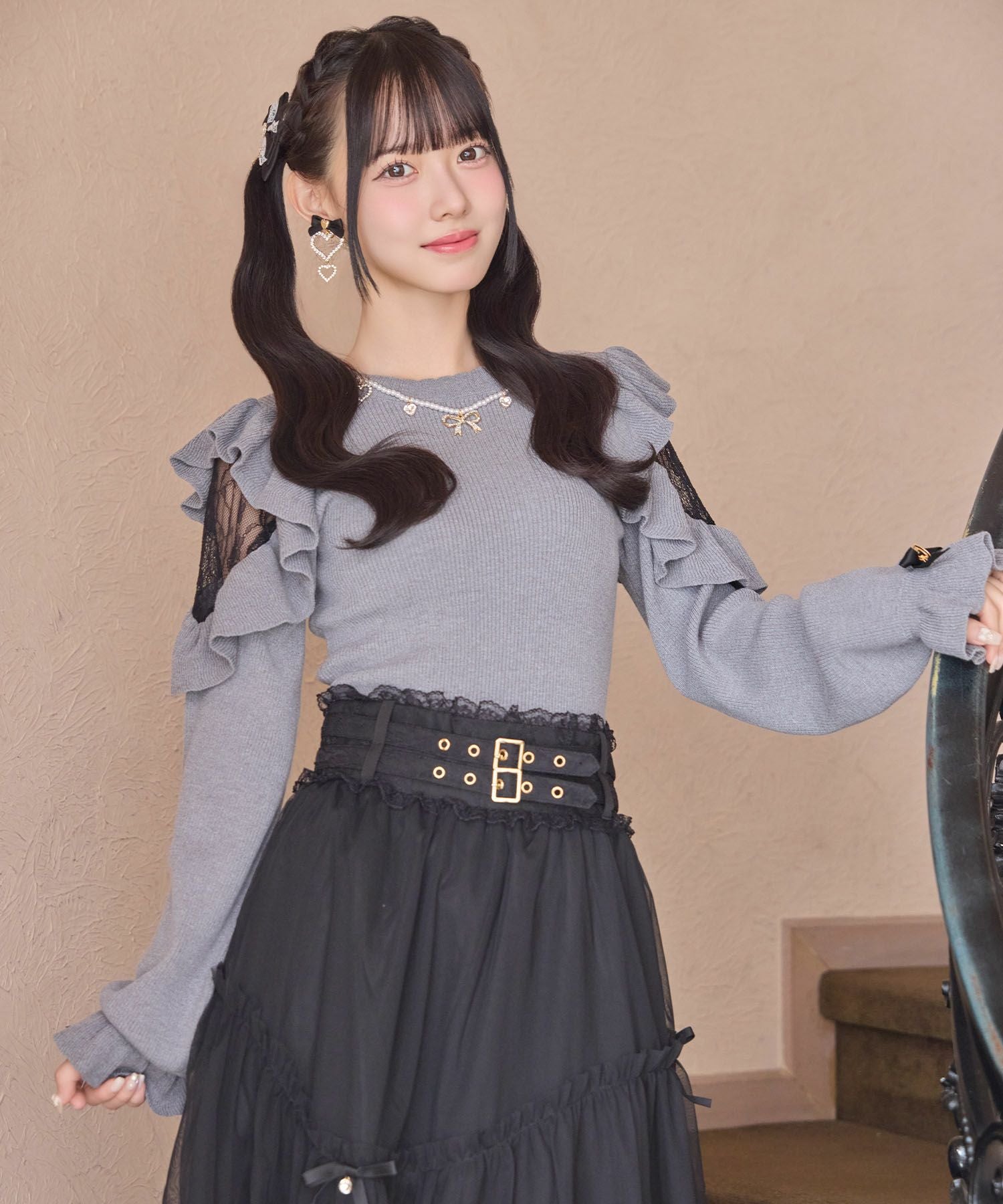 ネックレス付肩ボリュームフリルニットトップス | Rlab store