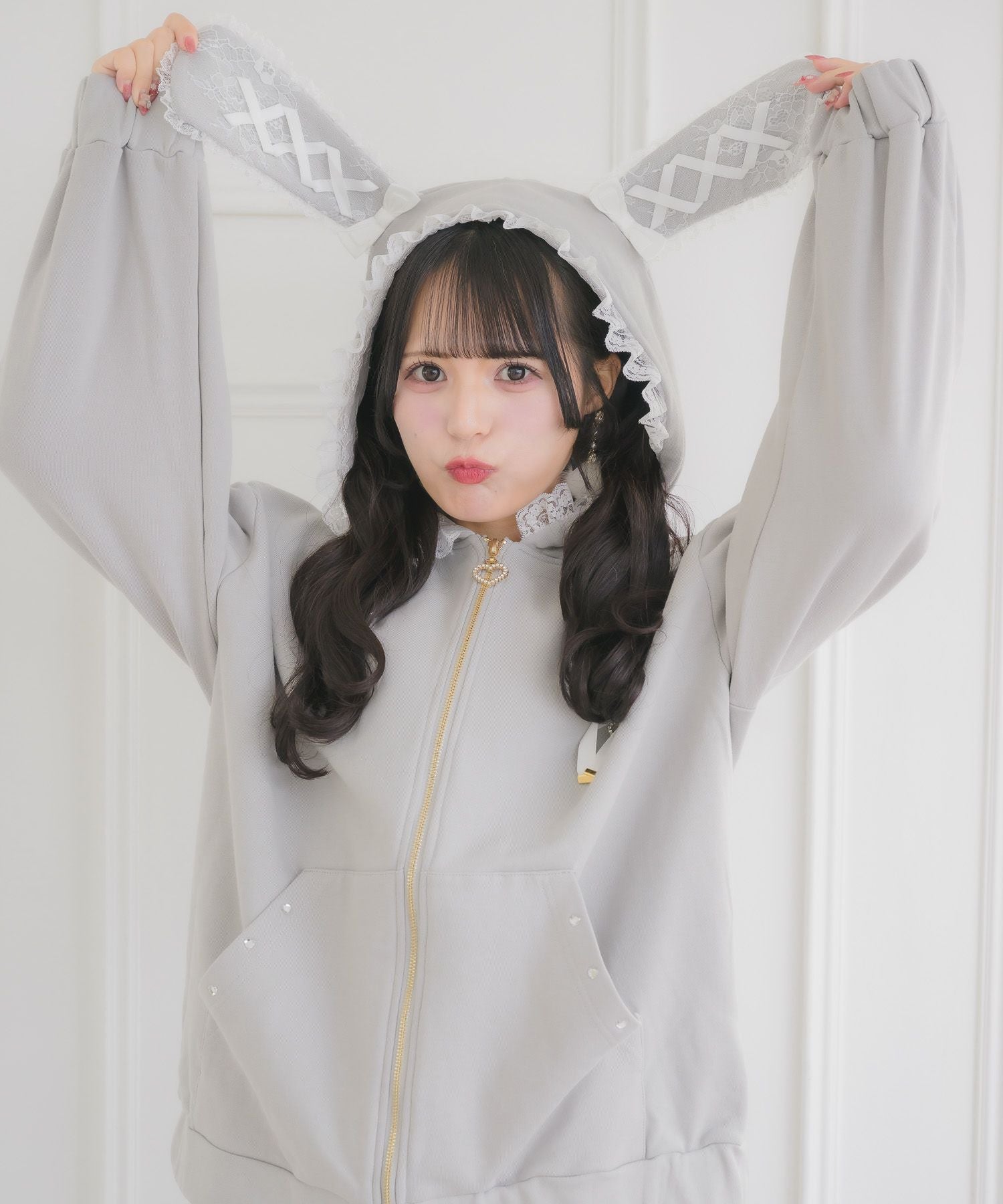 あ*様 mari'srock マリズロック うさ耳 パーカー グレー L あ*様 mari'srock マリズロック うさ耳 パーカー グレー Lの通販はau