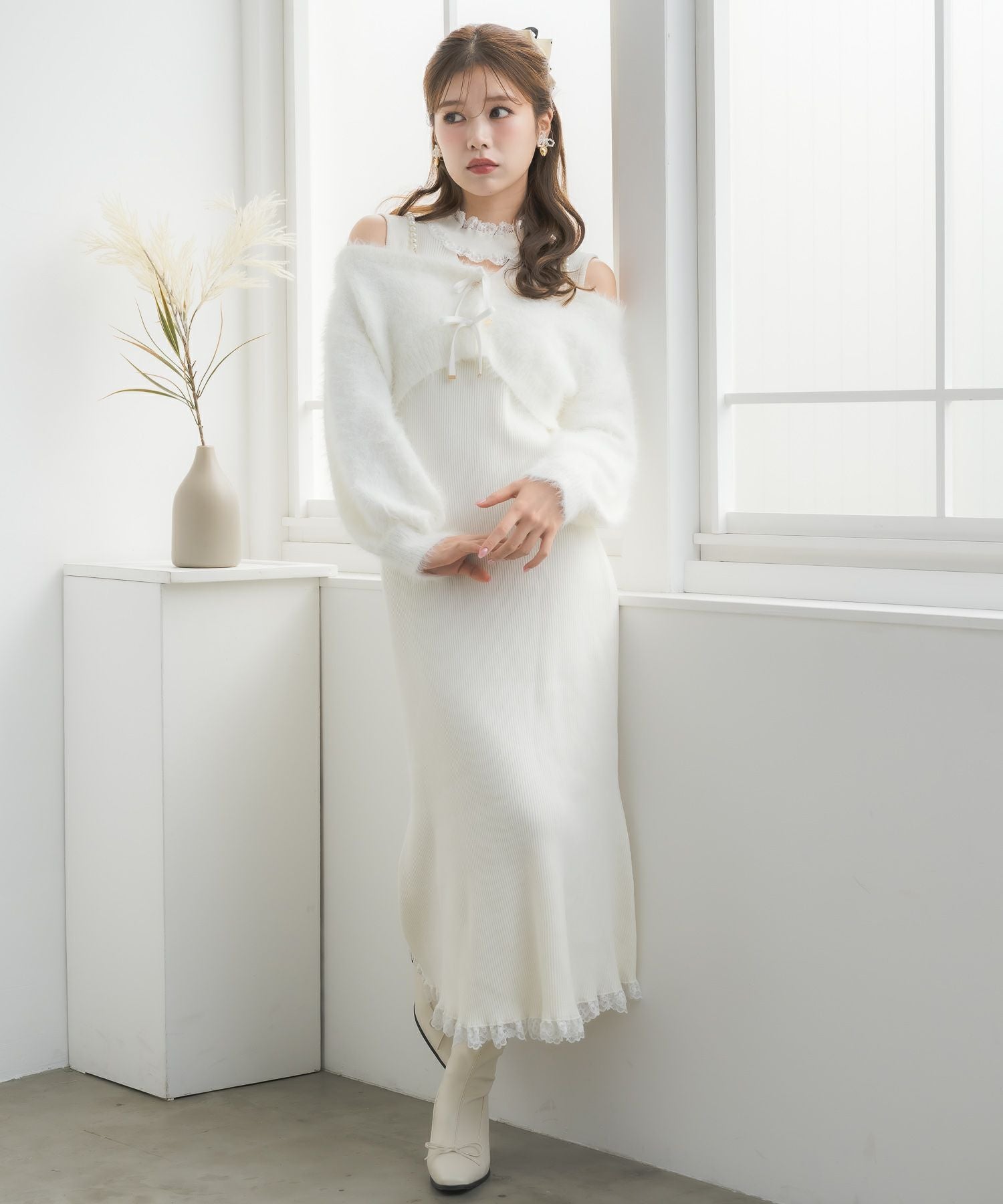 Version of you レイヤードカーヴィーワンピース ニットワンピース×オフショルカーデセット | Rlab store