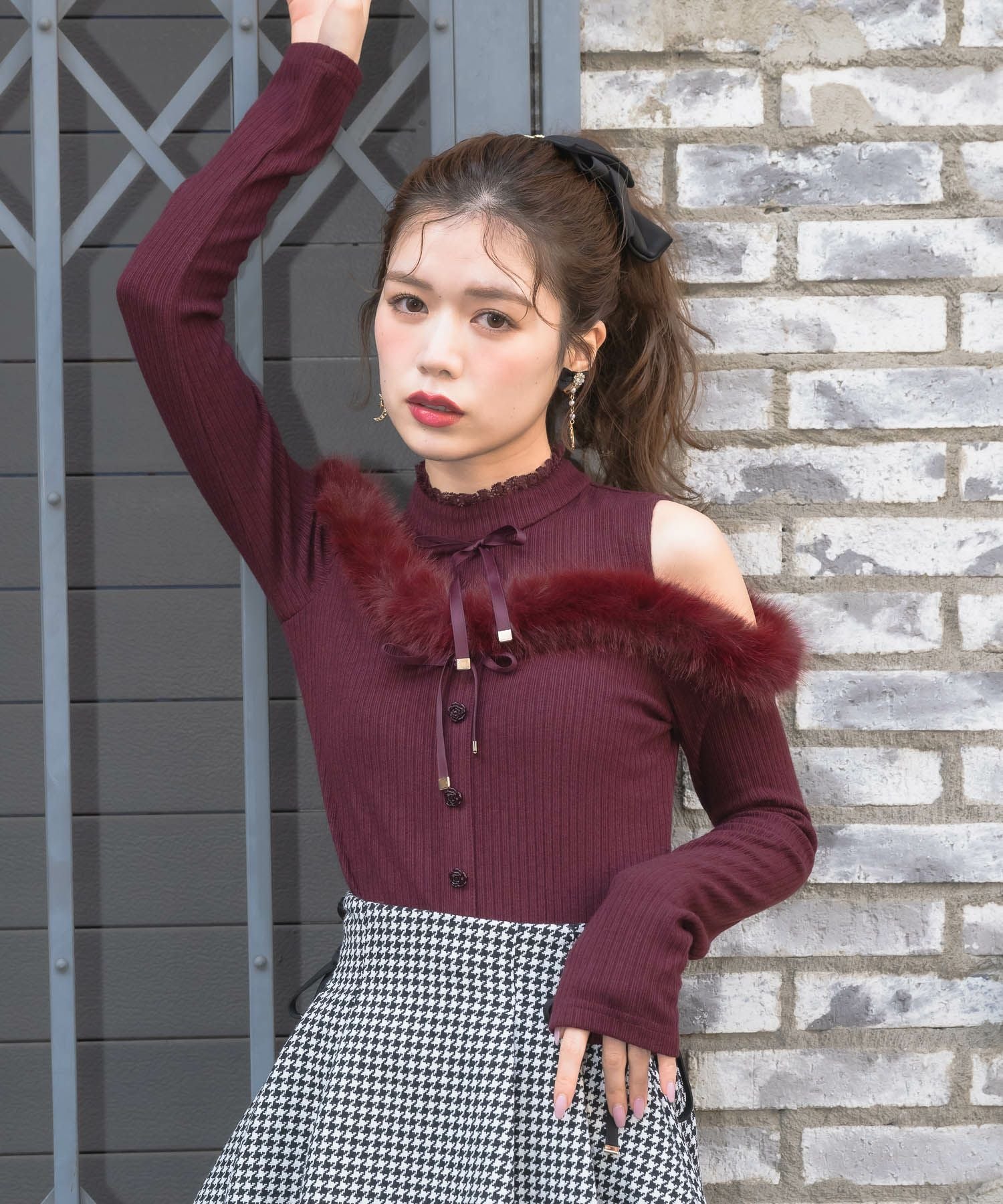 肩開きファーライン切替トップス | Rlab store