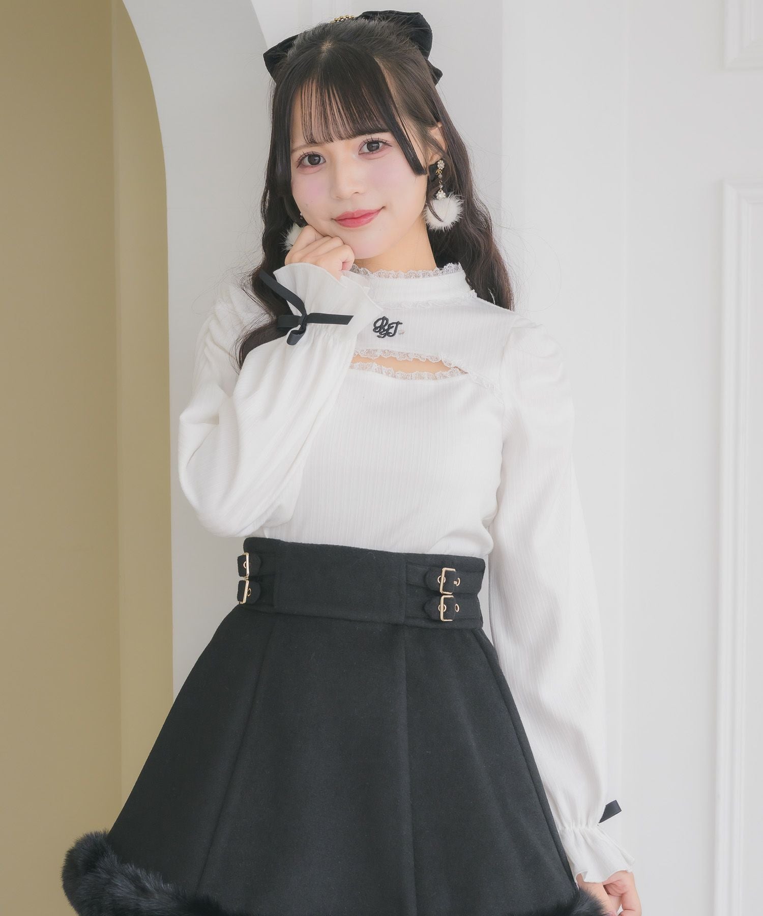 ロゴ刺繍デコルテ開きリブTOPS | Rlab store