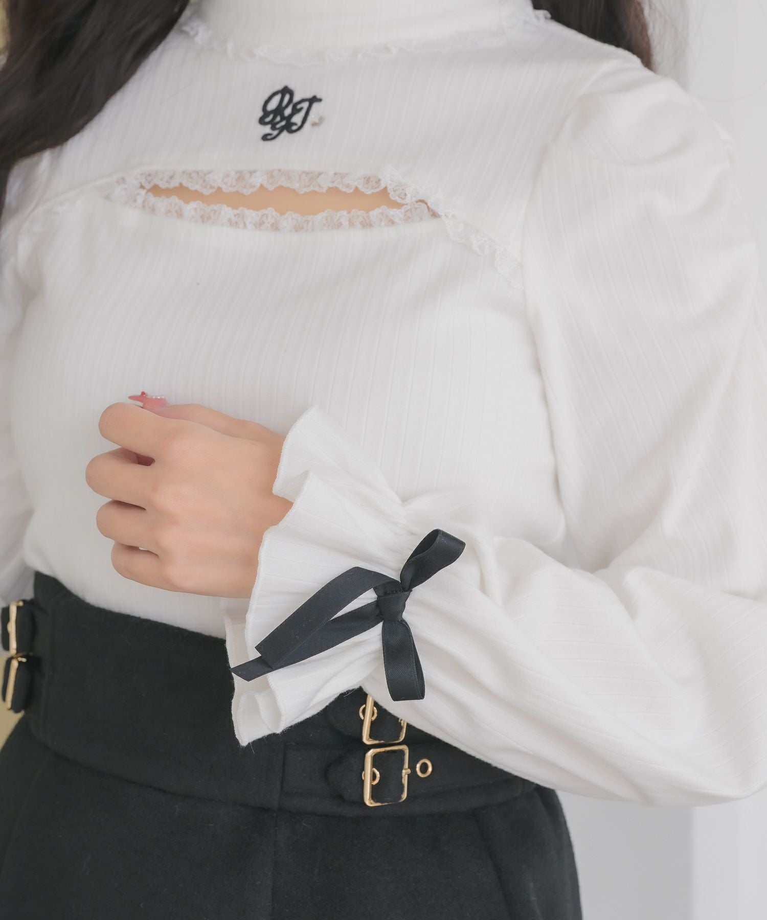 ロゴ刺繍デコルテ開きリブTOPS | Rlab store