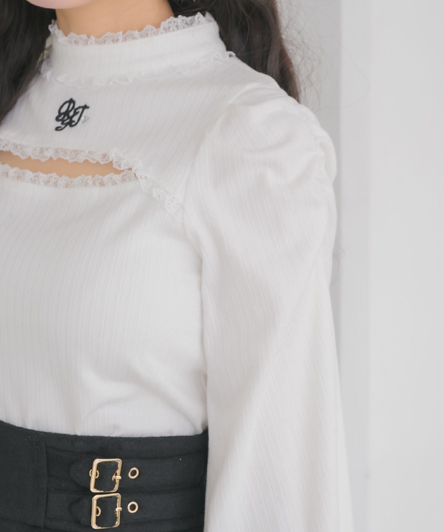 今期人気♡タグ付♡スポーツリブトップス ロゴ刺繍デコルテ開きリブTOPS | Rlab store