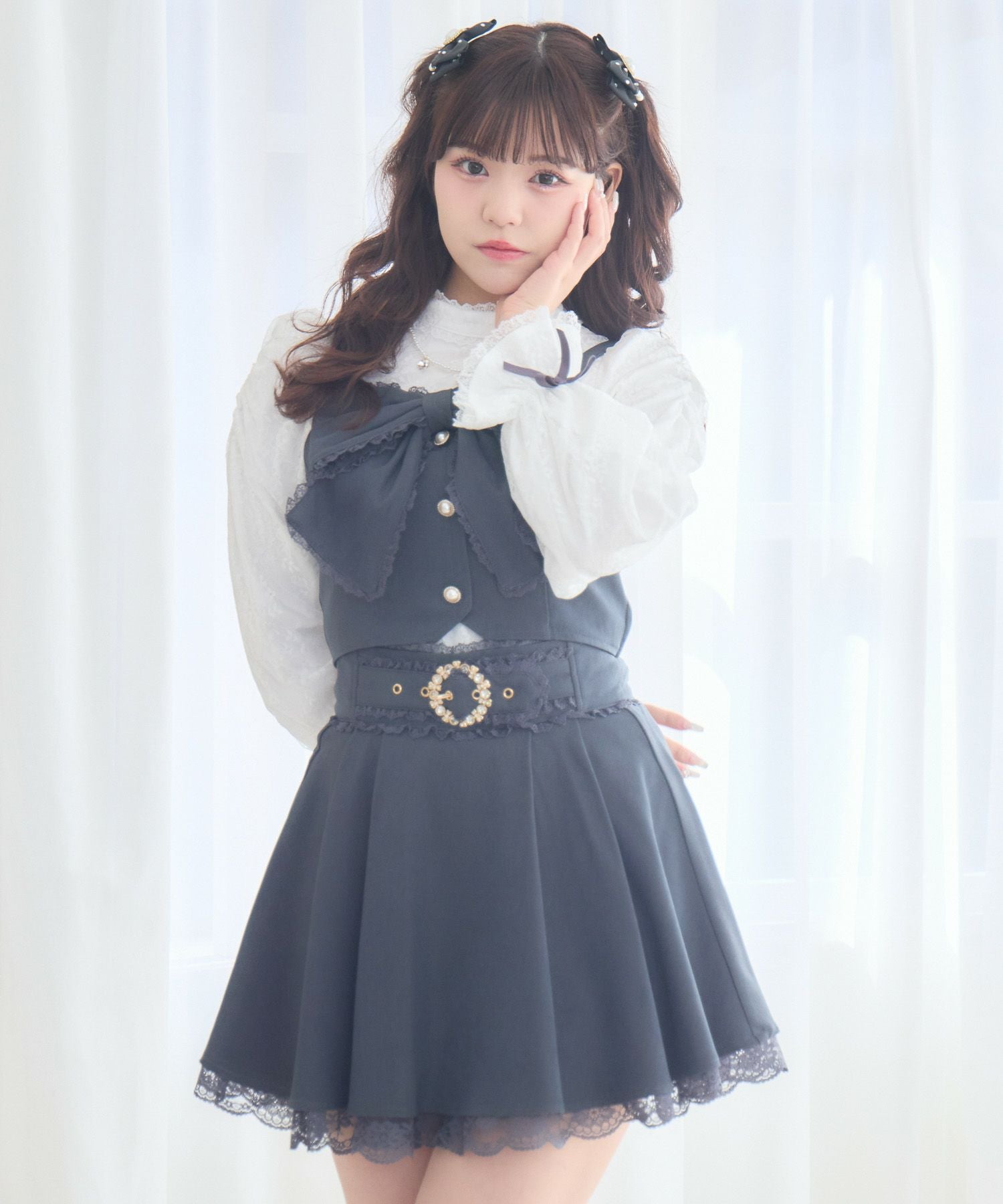 SHUSHUTONG（シュシュ/トン）のフリル付き襟　ジップジャケット　ネイビー SHUSHUTONG（シュシュ/トン）のフリル付き襟 ジップジャケット