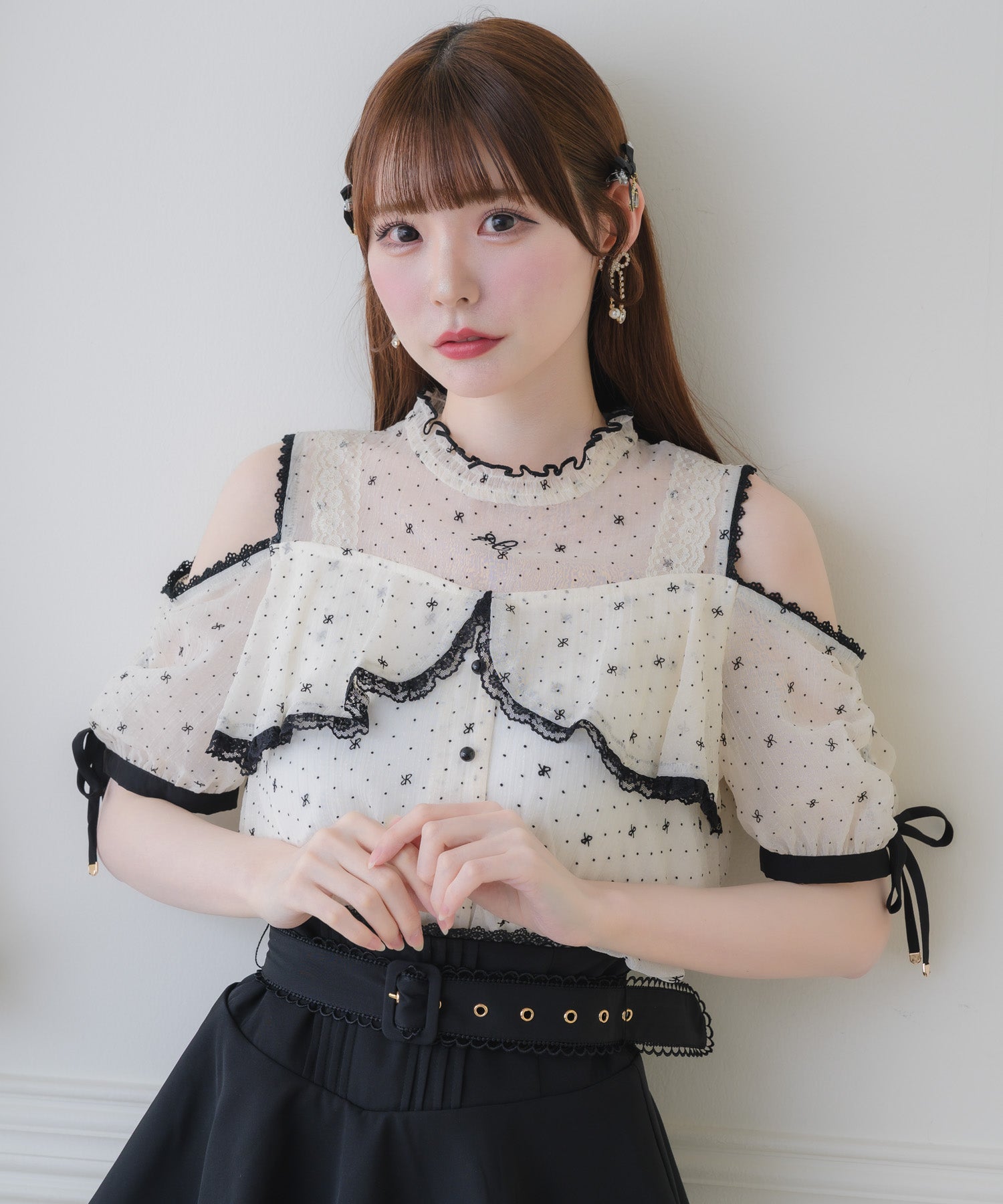 肩開きフリルブラウス | Rlab store
